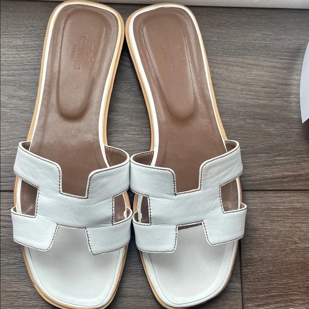 Hermes Oasis Sandals. - Picture 2 of 7